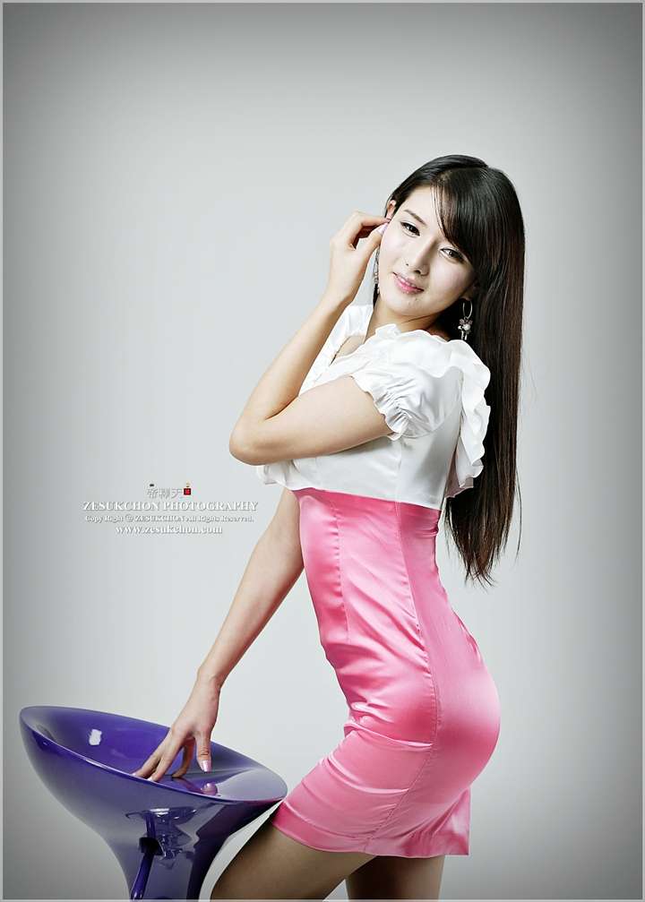 Cha Sun Hwa Pink white dress
